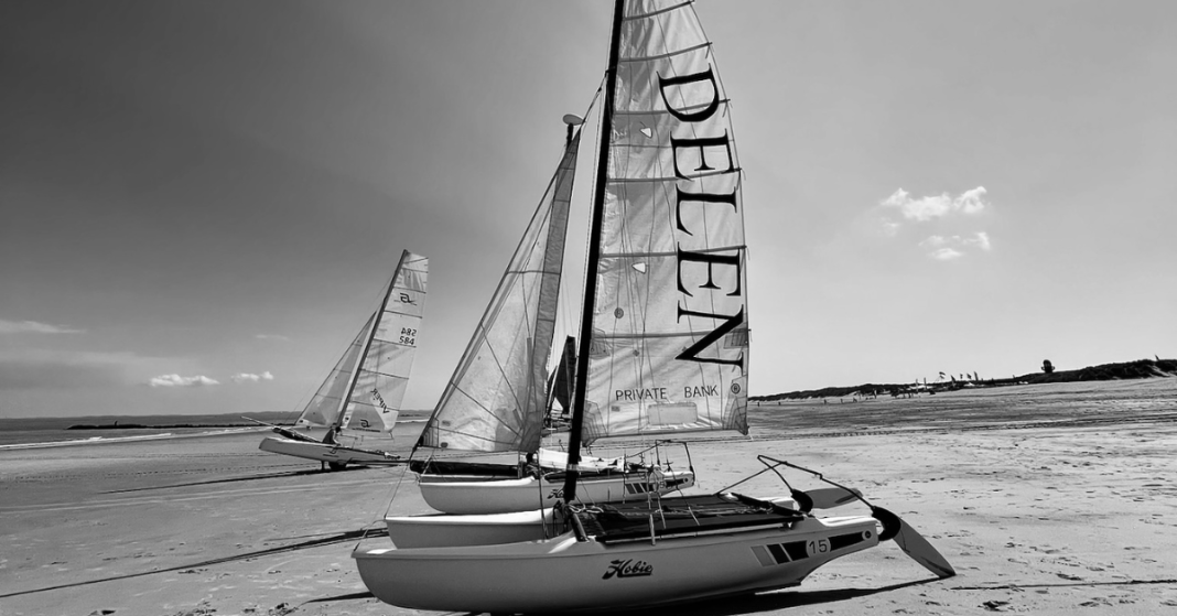 Bateau avec voile Delen