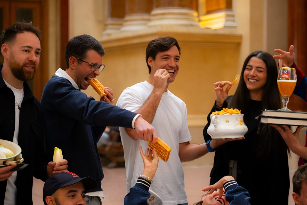 Maxime Grell et Ludovic Chevalier, fondateurs de Nonante Folies, avec leur équipe.