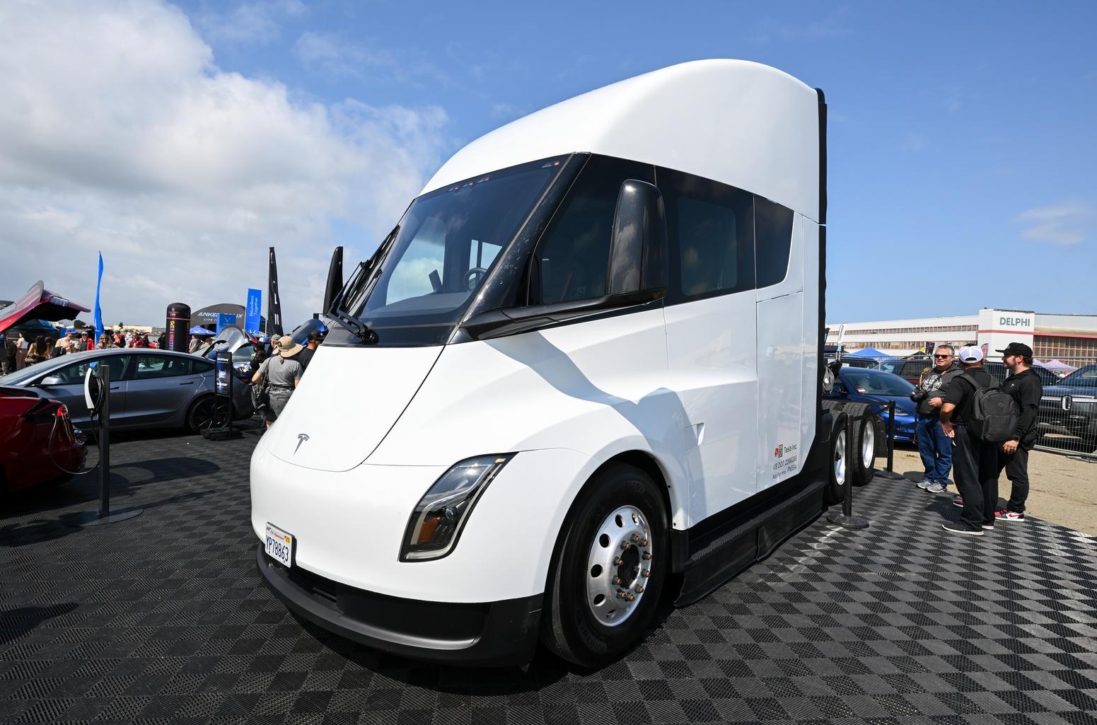 Tesla Semi exposé à San Francisco