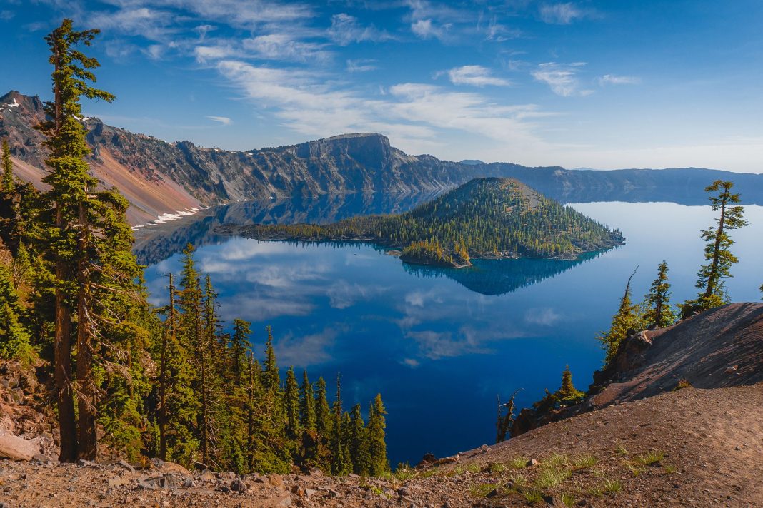 Crater Lake National Park: Een Natuurlijke Schat in Beweging