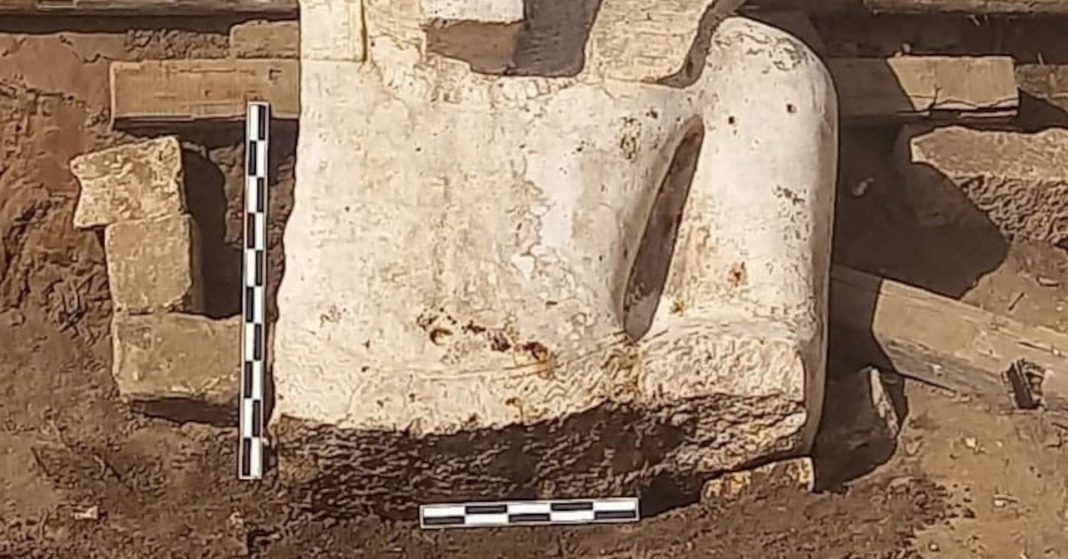 Opvallende vondst van Ramses II-standbeeld in Egypte