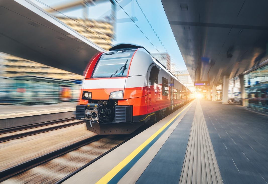 Zeg vaarwel tegen vliegen: Deze trein doorkruist Europa sneller dan licht!