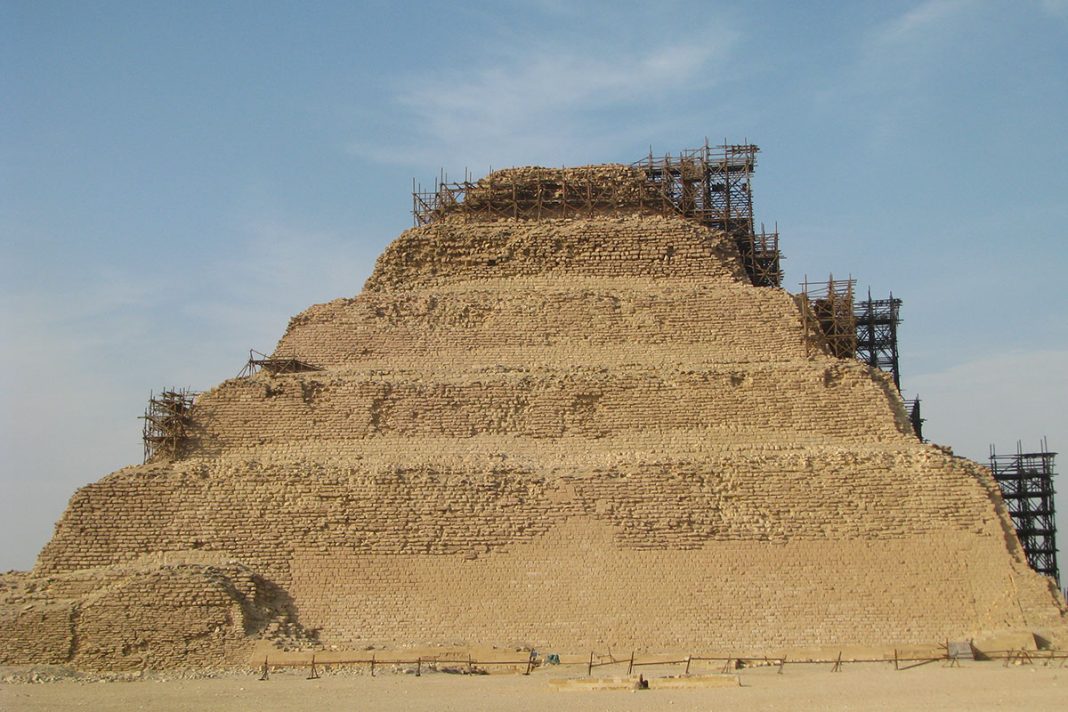 Nieuwe inzichten in de bouw van de step pyramid van Djoser