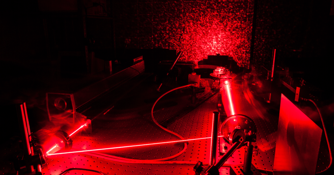 Laseropstelling in een kwantumopticalaboratorium Laseropstelling in een kwantumopticalaboratorium