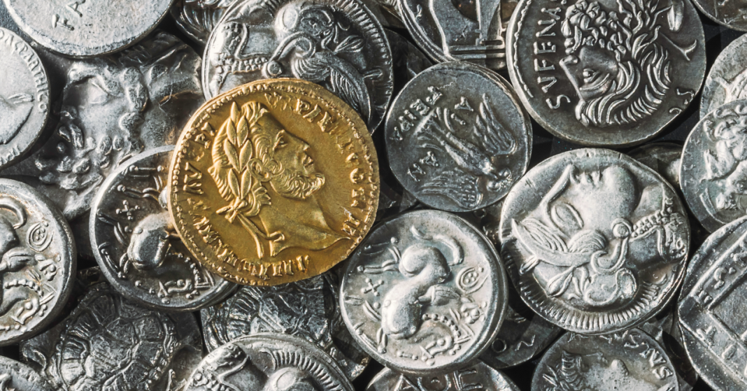 Stapel van oude munten