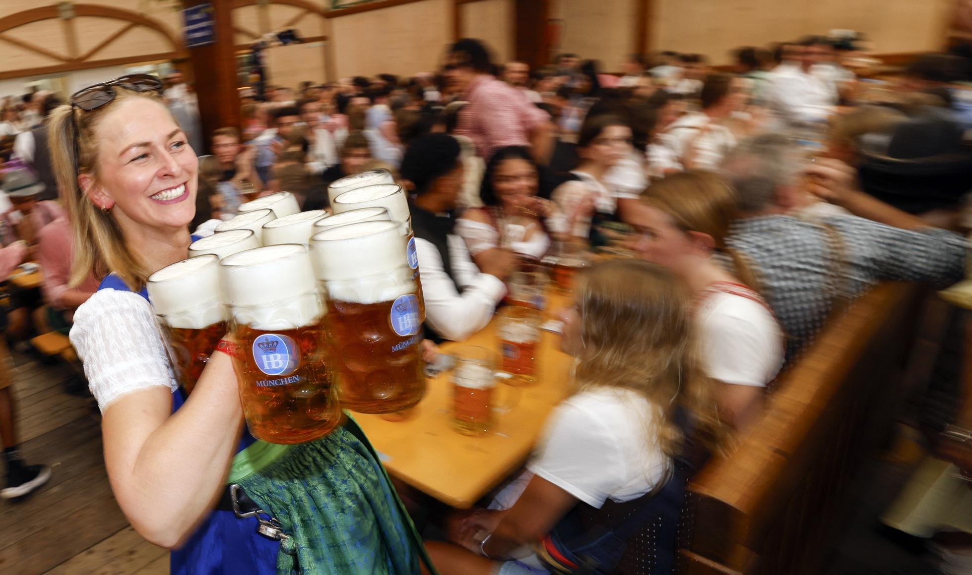TOPSHOT-GERMANY-BEER-FESTIVAL-OKTOBERFEST